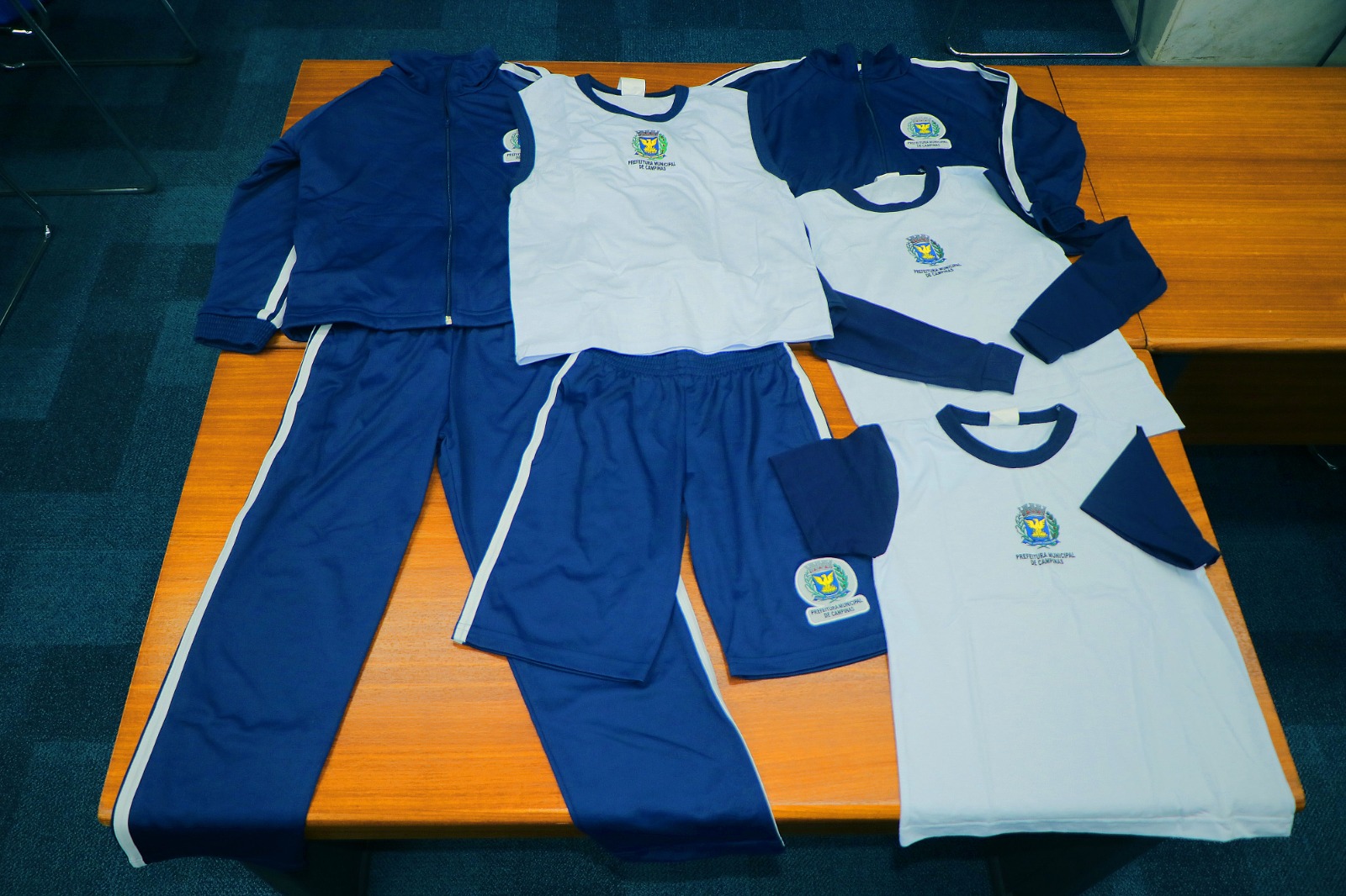 Kits incluem jaquetas, camisetas de manga curta, comprida e regata; além de bermudas e calças