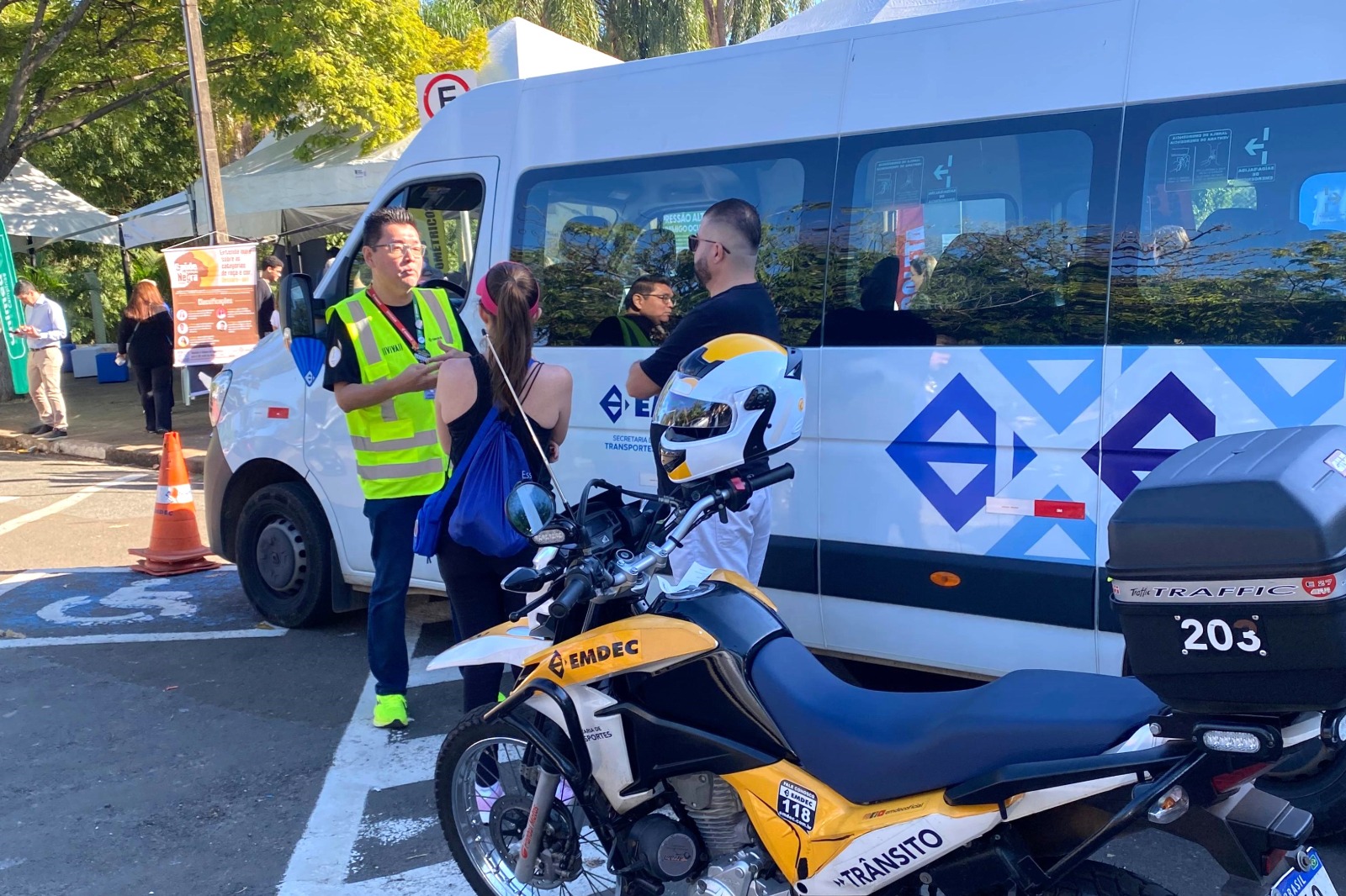 Cidadãos são orientados sobre ponto cego, em ação no Taquaral