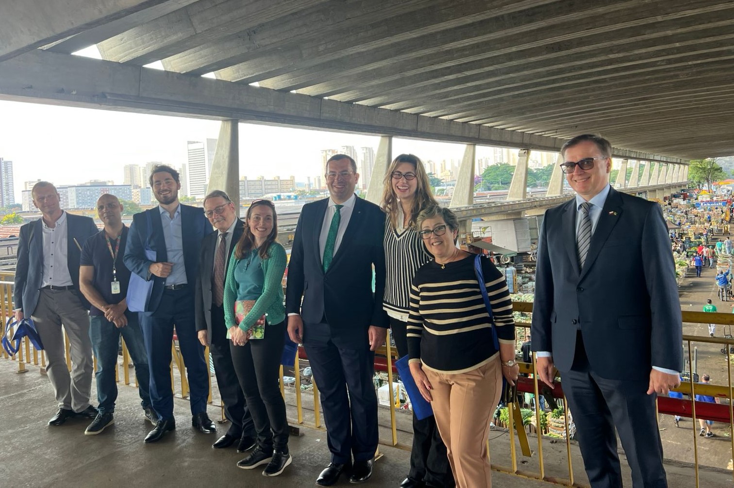 Representantes da Ceasa Campinas com comitiva polonesa na Ceagesp, em São Paulo