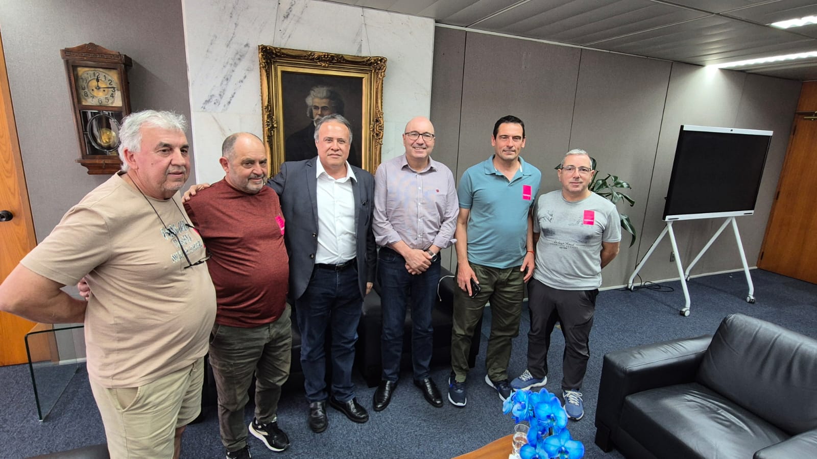 Secretário Professor Alberto e prefeito Dário Saadi receberam grupo liderado por Esau Maza (à esquerda de Dário)