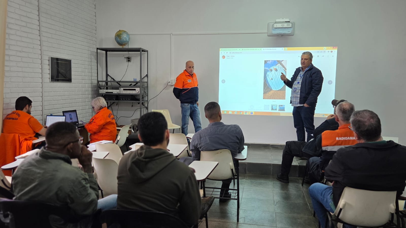 Um dos pontos abordados na reunião foi a implantação de hidrantes e caixas d’água pela Sanasa