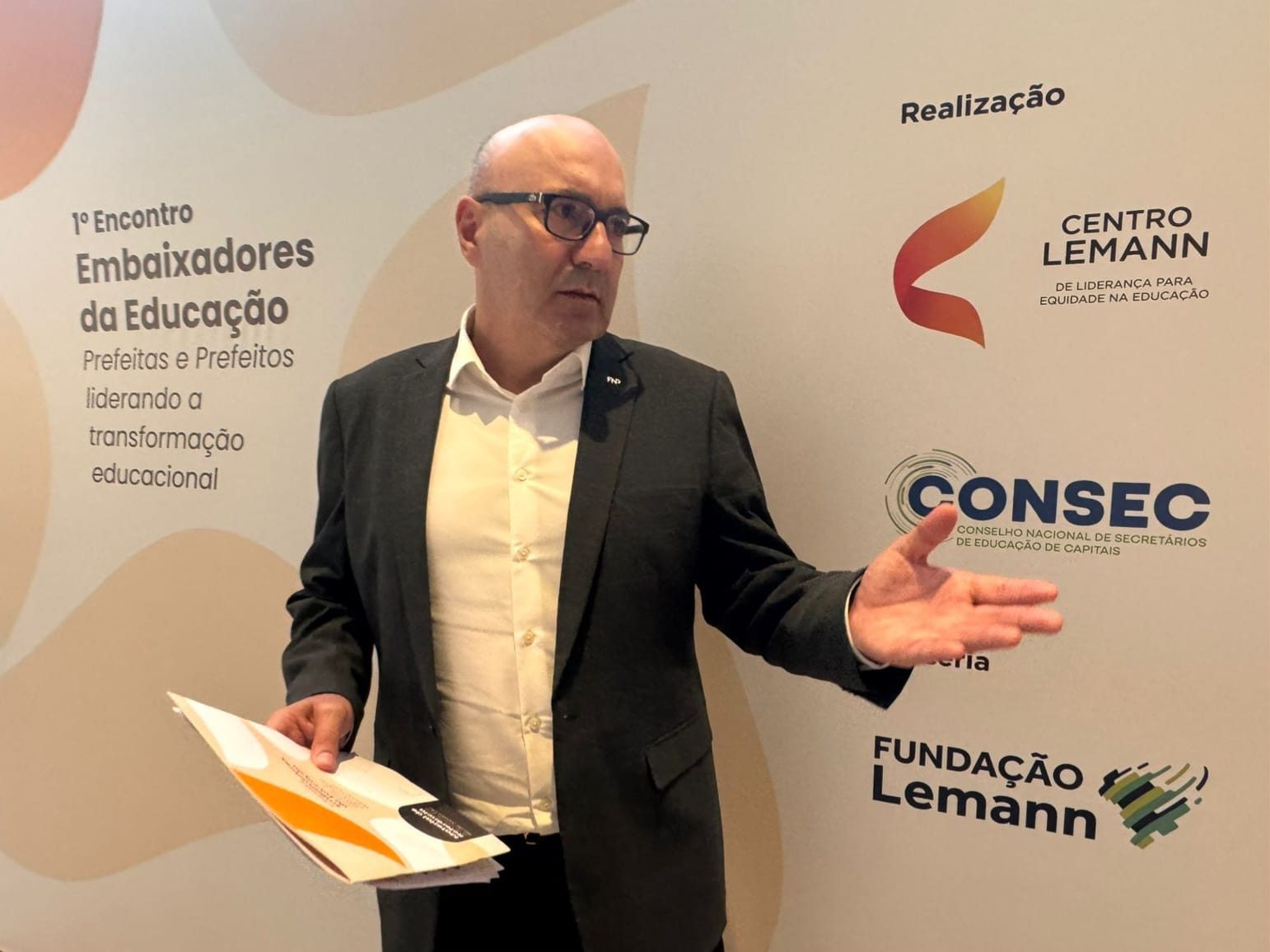 Dário falou a prefeitos e secretários de educação sobre o programa Espaço do Amanhã