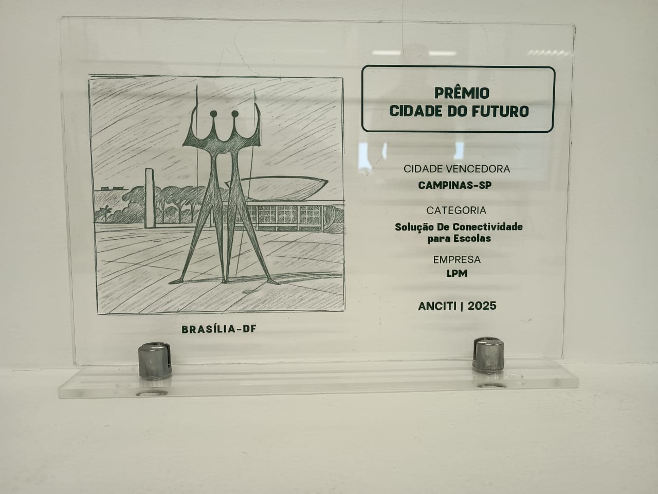 O prêmio reconhece a capacidade do sistema de ampliar os recursos de ensino por meio da tecnologia e de promover a inclusão digital dos alunos
