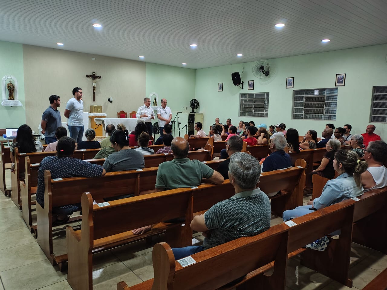 População reunida com a equipe da Seclimas e Orçamento Cidadão para debater o projeto