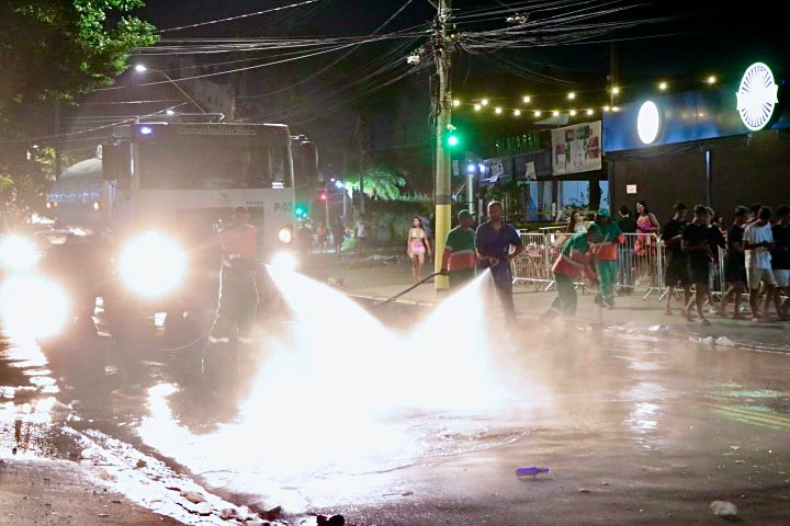A limpeza das ruas começava assim que o desfile dos foliões era encerrado