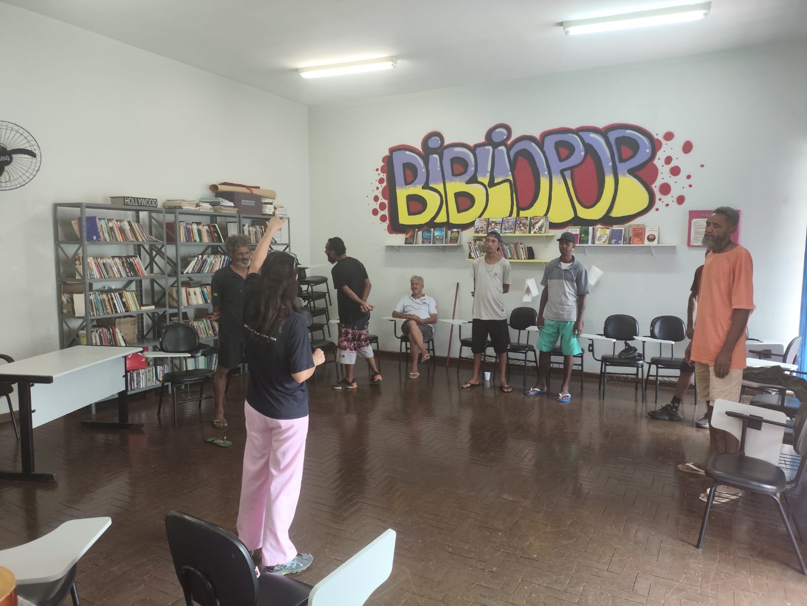 A atividade começou com preparação vocal, abrindo espaço para concentração e conexão entre os participantes
