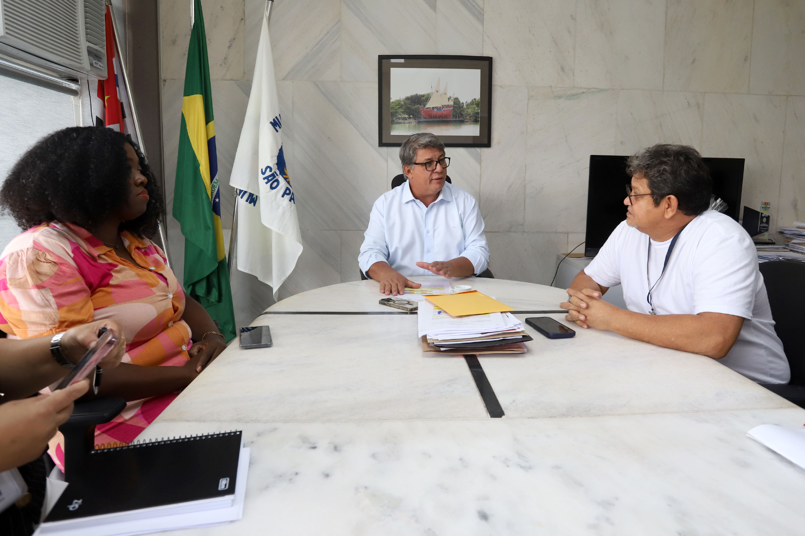 A secretária Eliane Jocelaine e o vice-prefeito Wanderley Almeida se reuniram com representantes do Sindicato dos Servidores Municipais nesta quarta-feira, 25 de fevereiro