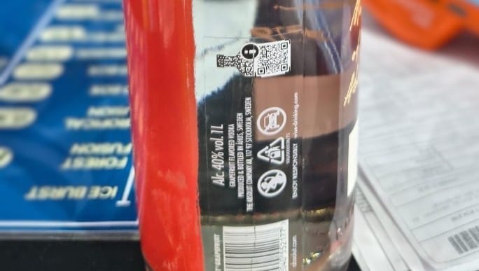 Garrafas traziam rótulo em língua estrangeira, ausência de registro no Ministério da Agricultura e Pecuária e falta de selo do IPI