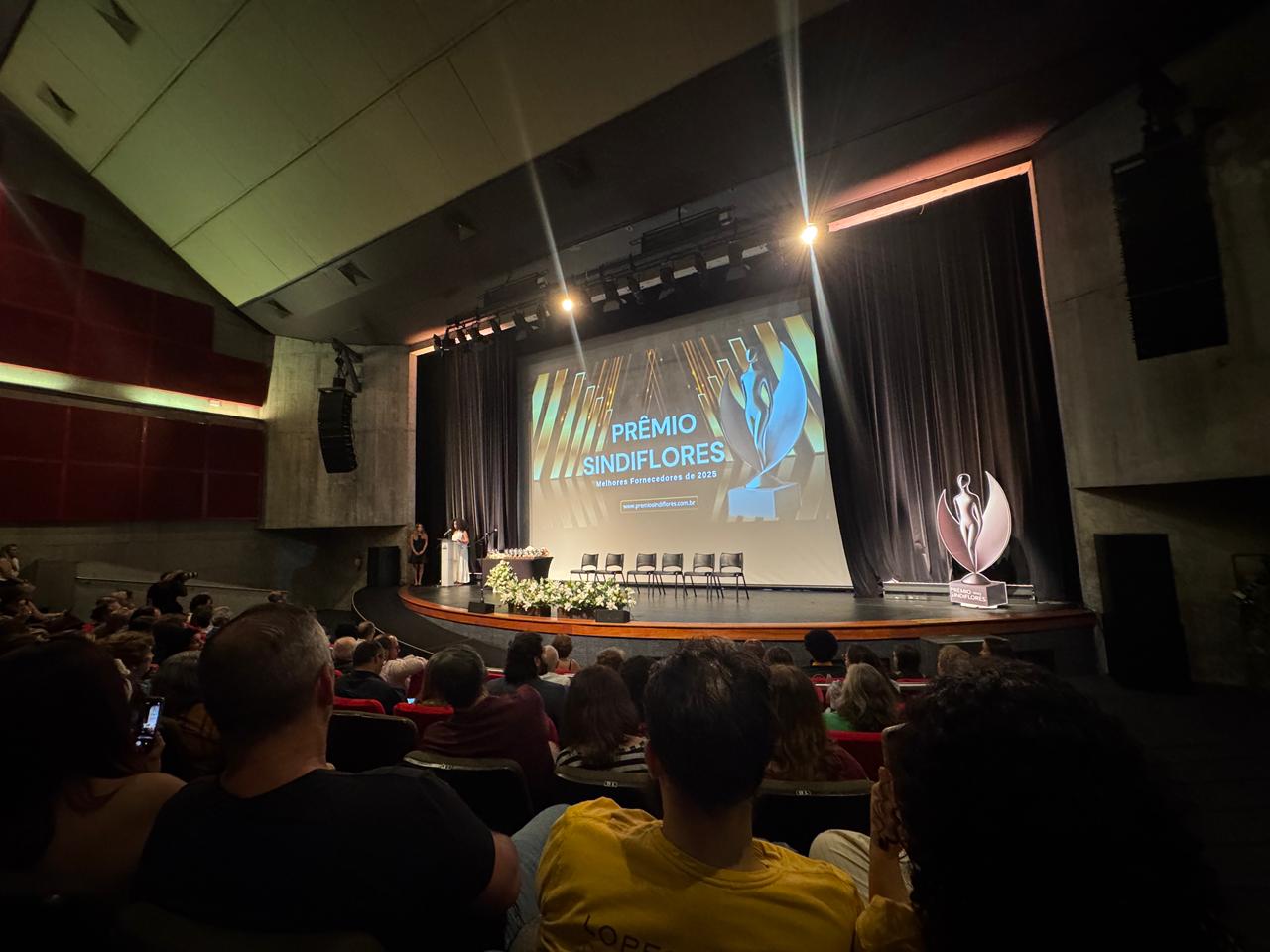 Reconhecimento em premiação destaca papel estratégico da Ceasa Campinas no fortalecimento do setor de flores