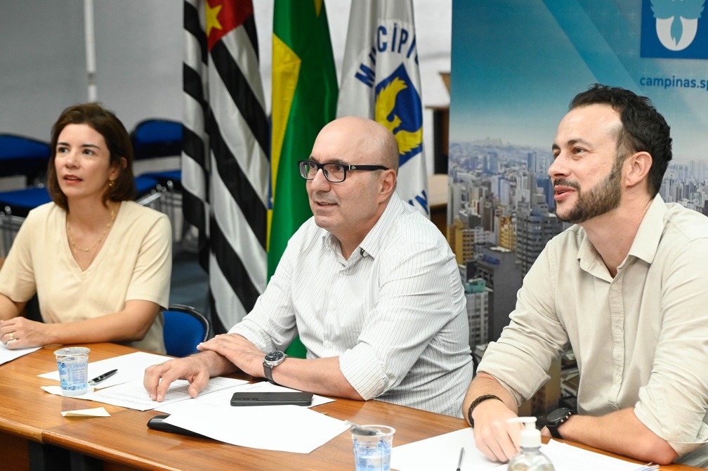 Raquel Hokama, prefeito Dário Saadi e Marcelo Bruniera durante a participação na audiência pública