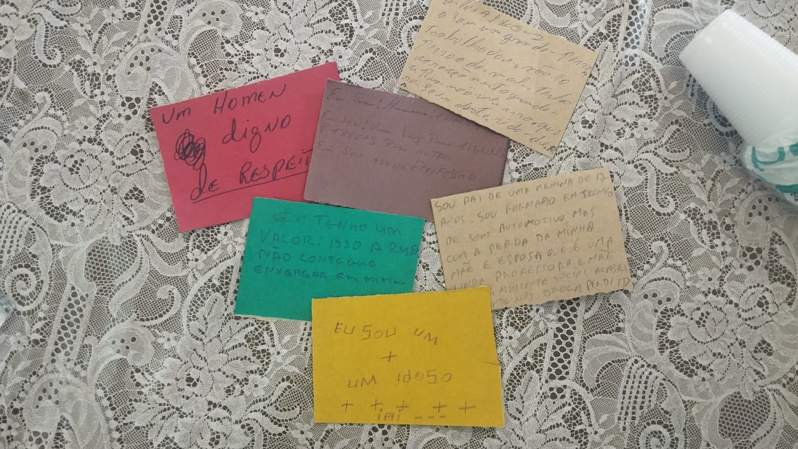 No encerramento, os usuários participaram de um exercício de escrita sobre identidade