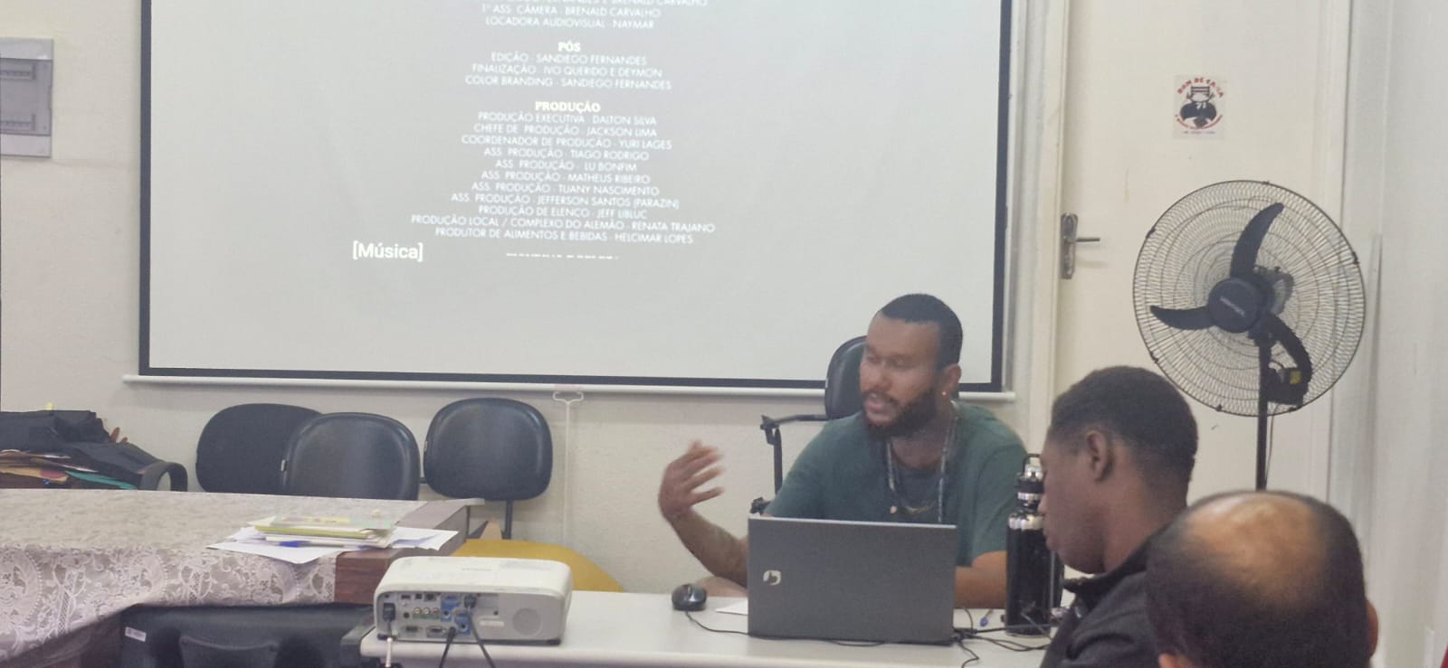 O agente de Ação Social Micael Abner de Oliveira Antônio conduziu a atividade, e destacou que as marcas deixadas pela rua não precisam definir o futuro