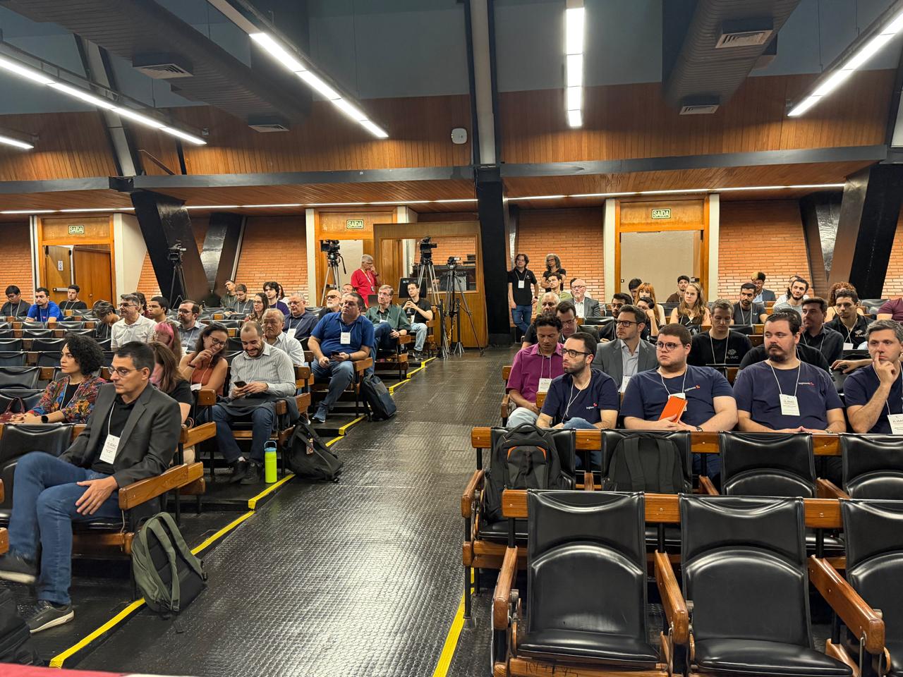 A programação é gratuita, aberta ao público e busca promover a troca de conhecimento e a difusão de tecnologias inovadoras