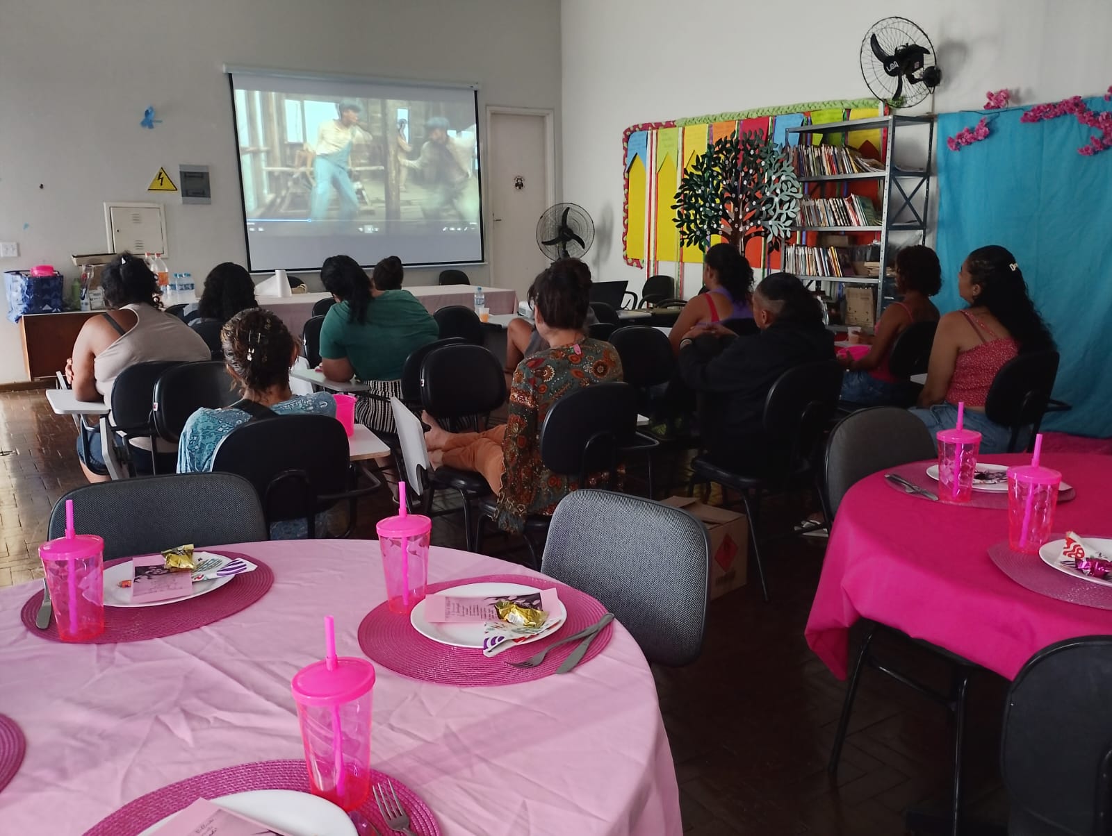 O filme A Cor Púrpura foi escolhido para estimular a reflexão sobre violência, resistência e protagonismo feminino