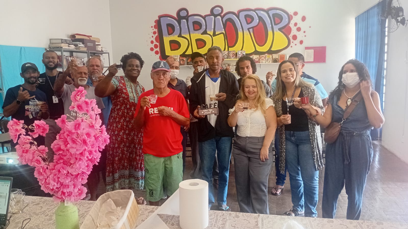 O encontro reuniu usuários do serviço do Centro POP Sares II em torno da história do café, da memória afetiva e da degustação