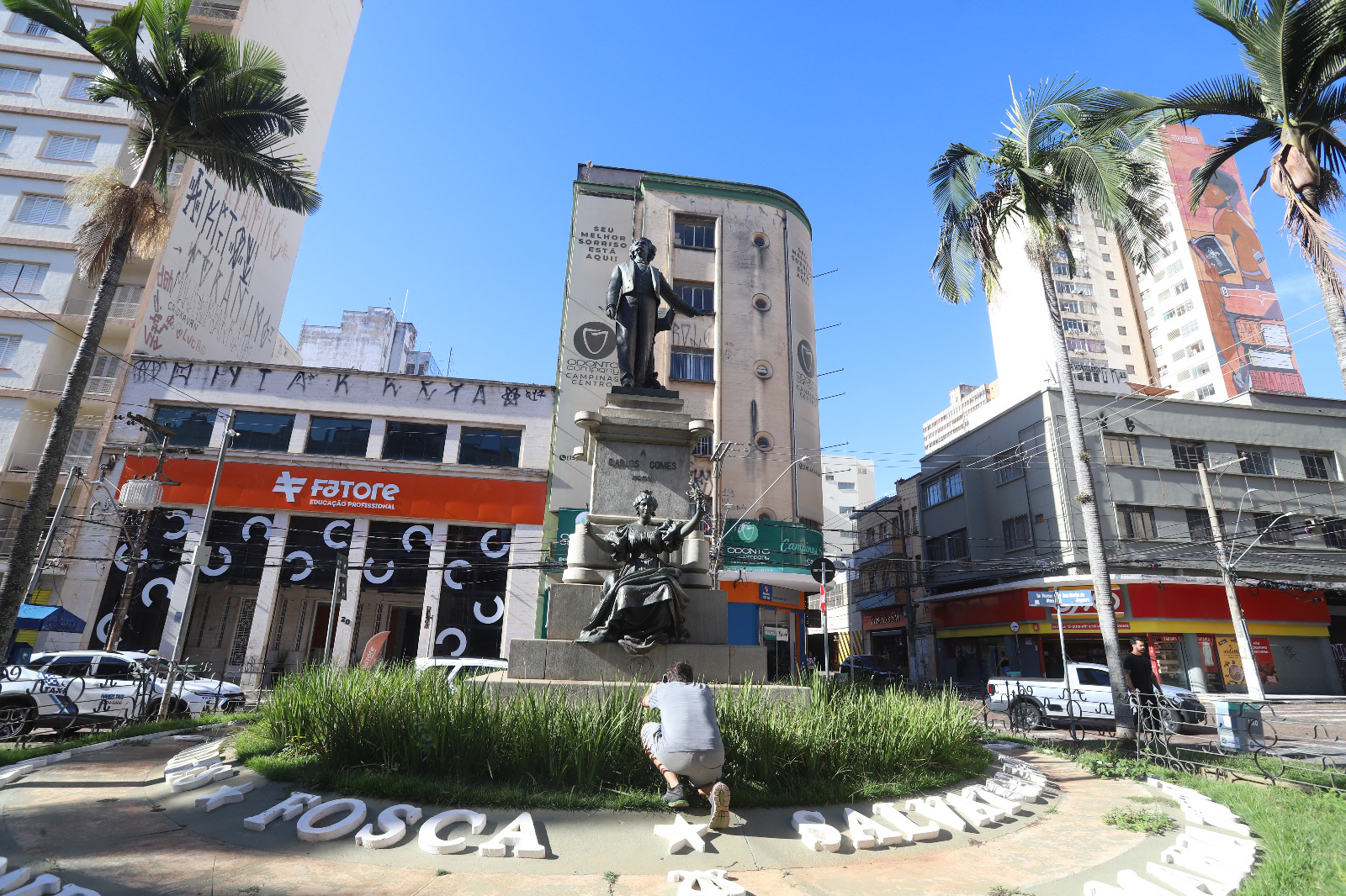 Monumento-túmulo de Carlos Gomes é um dos pontos com muitas histórias e lendas