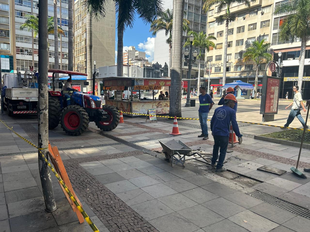 Na área ao redor da Catedral, o trabalho teve como foco a manutenção dos gradis de captação de água
