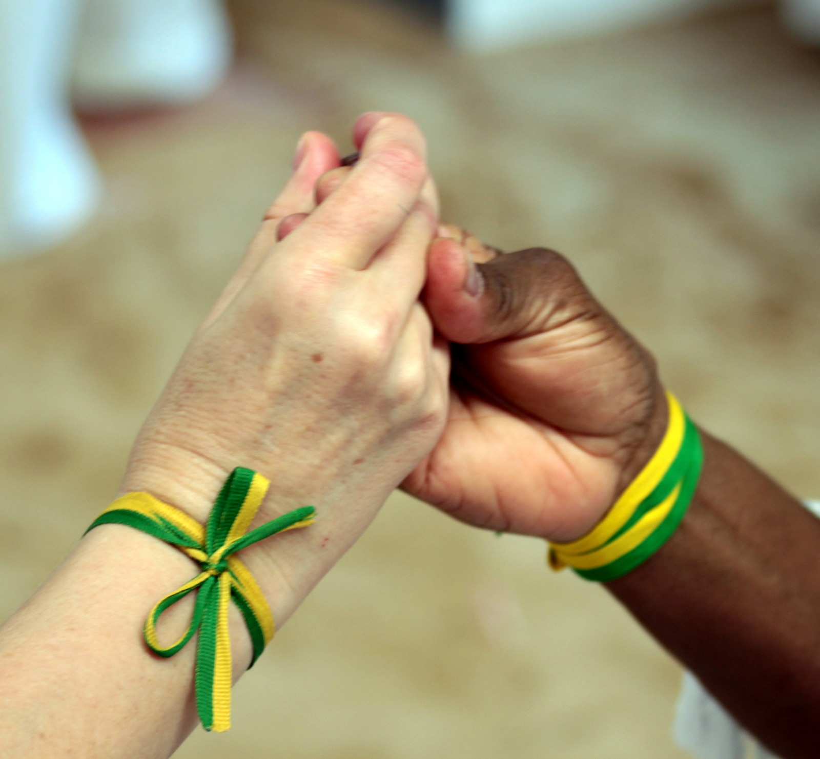  Processo educativo contínuo, o letramento racial capacita indivíduos a reconhecer, analisar e combater o racismo estrutural