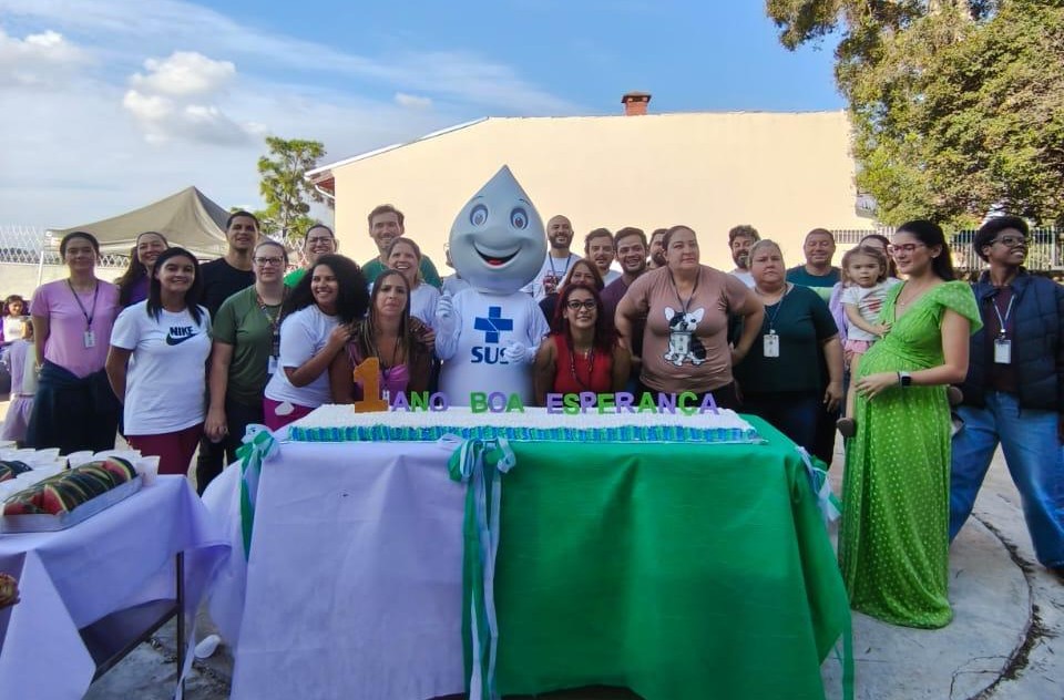 Zé Gotinha fez a festa com funcionários e pacientes do CS Boa Esperança