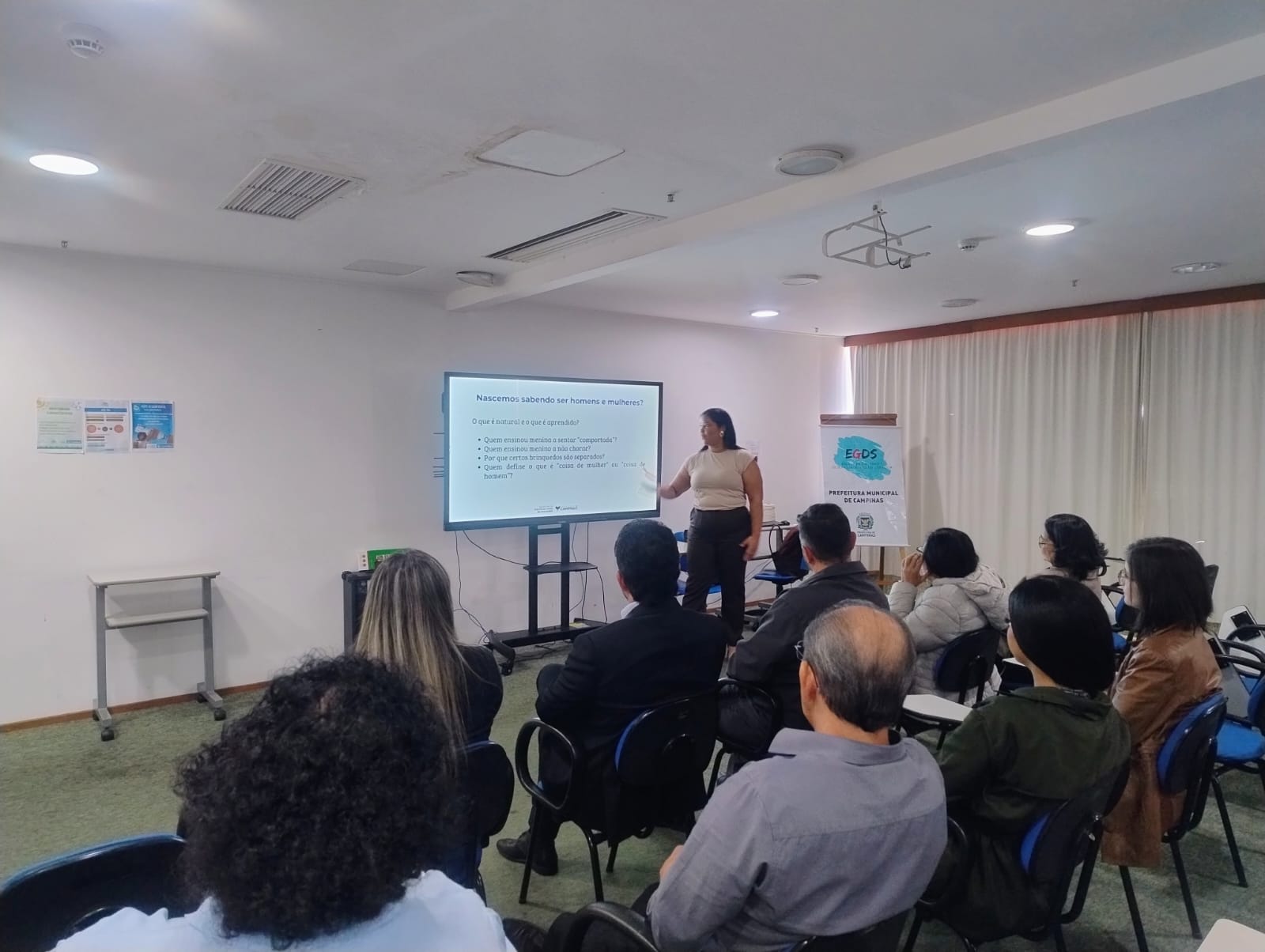 Servidores da Ouvidoria-Geral do Município participam de capacitação sobre violência contra a mulher