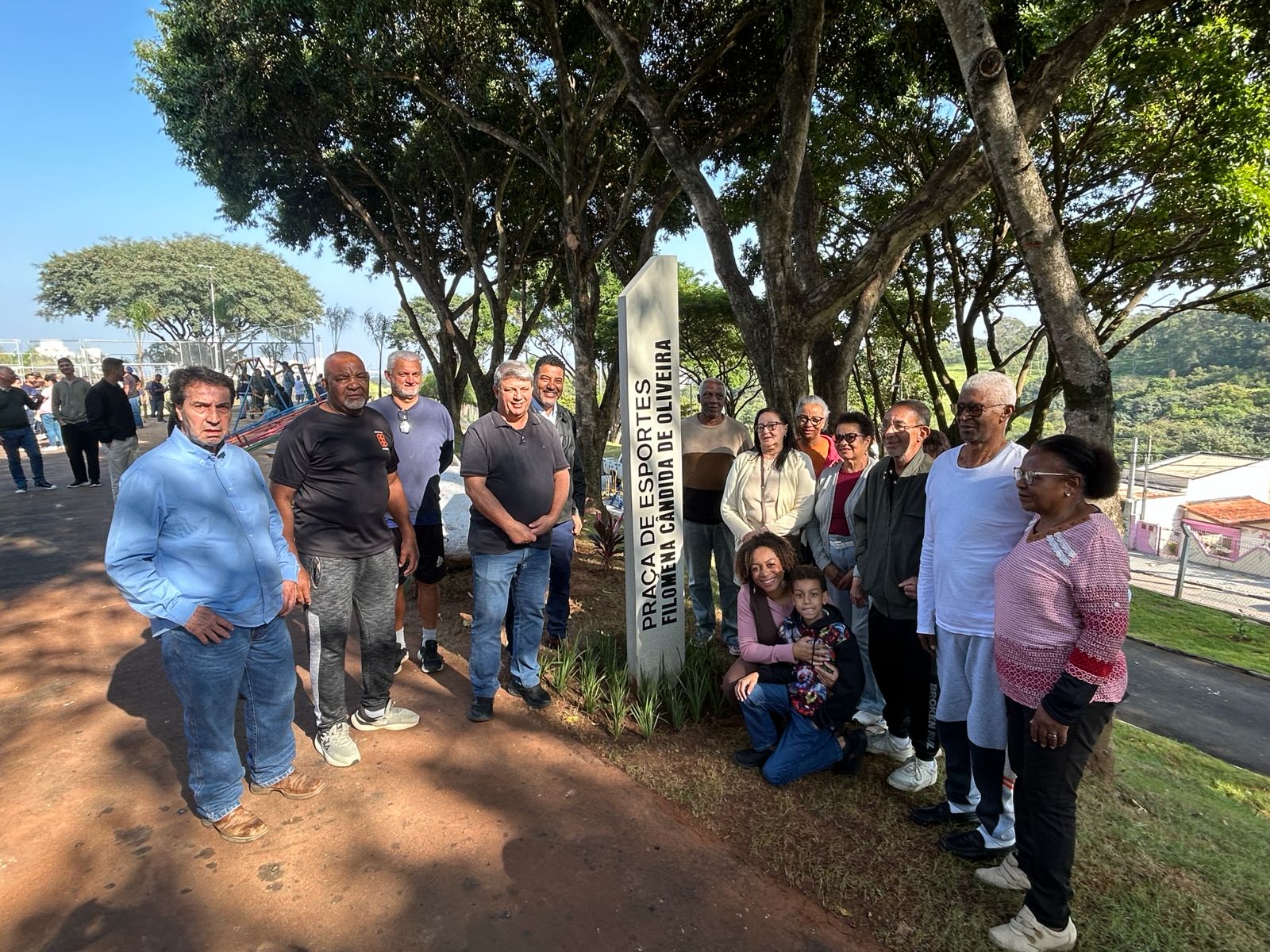 Cerimônia contou com o vice-prefeito, o vereador Carlinhos Camelô e moradores do bairro