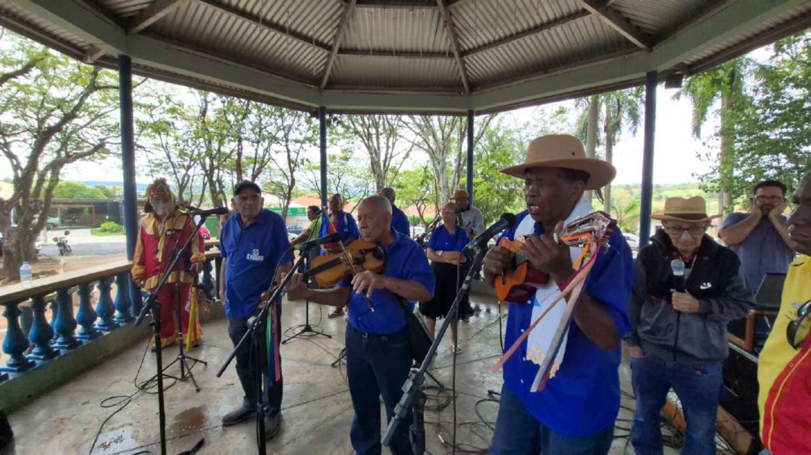 Além da apresentação, será aberta uma roda de conversa sobre a tradição e a simbologia da Folia de Reis 