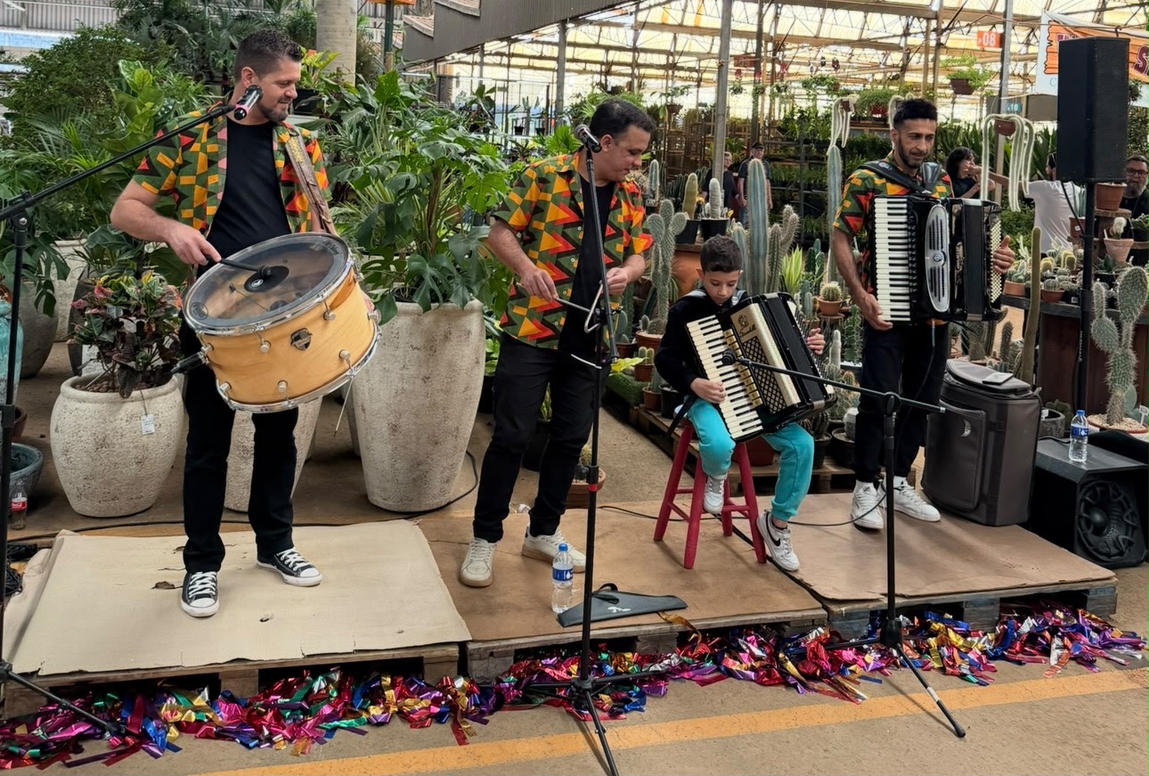 Programação contará com música ao vivo, correio elegante, roleta de prêmios  e espaço dedicado à troca de figurinhas da Copa