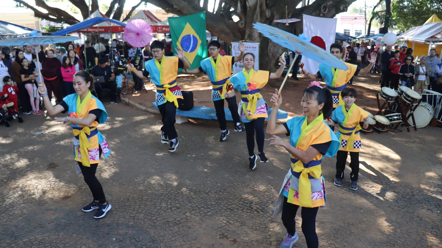 Apresentação de campeões de karaokê, gastronomia típica, arte da caligrafia e do desenho e também dos tambores japoneses integram a programação do Festival
