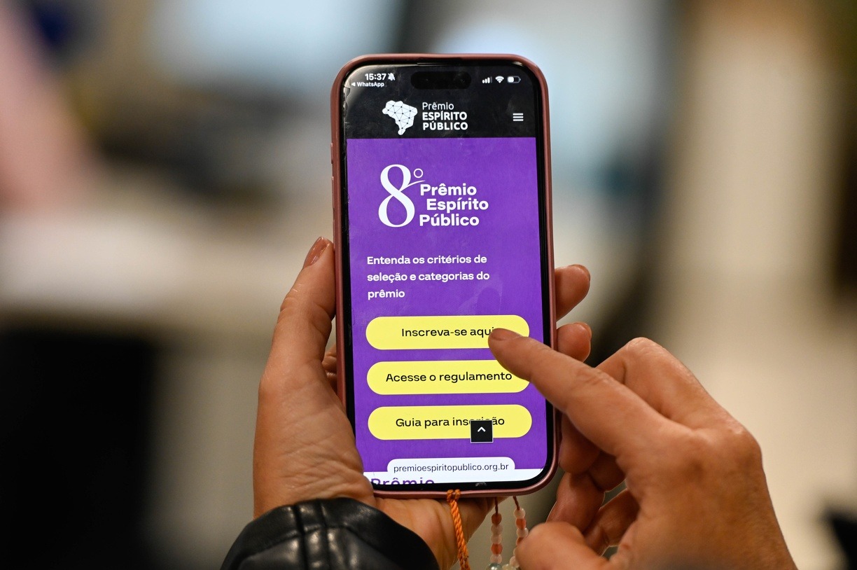 O Prêmio Espírito Público é uma oportunidade de dar visibilidade, e compartilhar, iniciativas que transformam a realidade das pessoas por meio de soluções criativas e eficientes