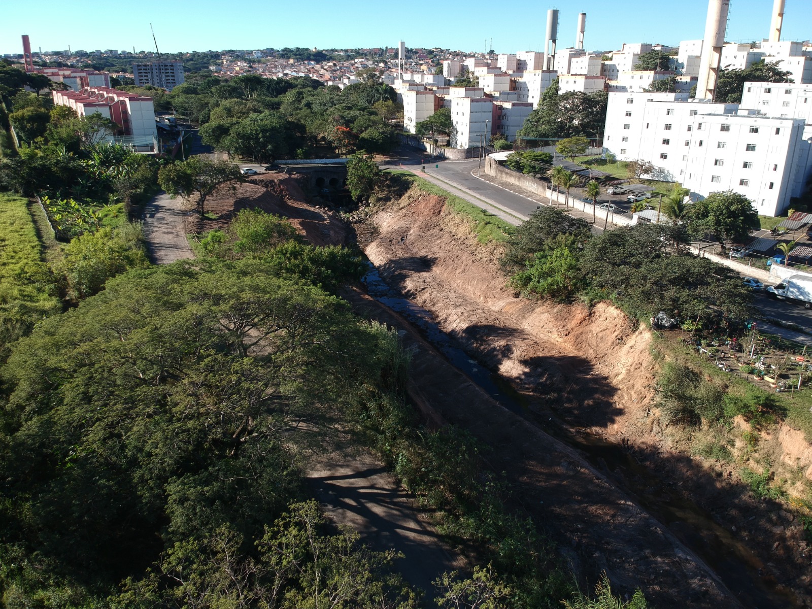 População pode contribuir não descartando resíduos nos mananciais 