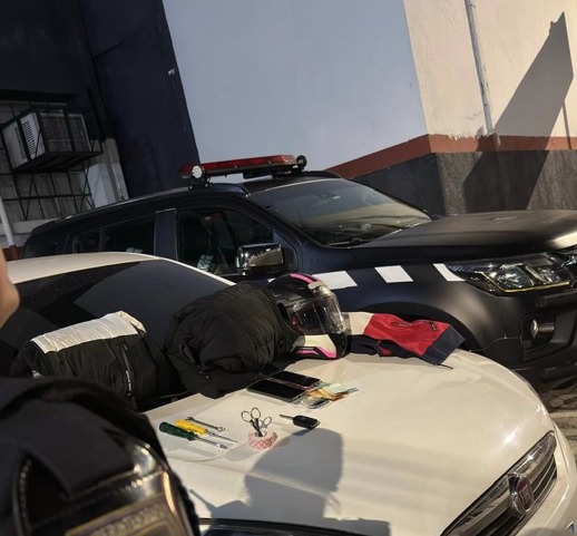 Ferramentas, celulares e dinheiro foram encontrados no momento da abordagem
