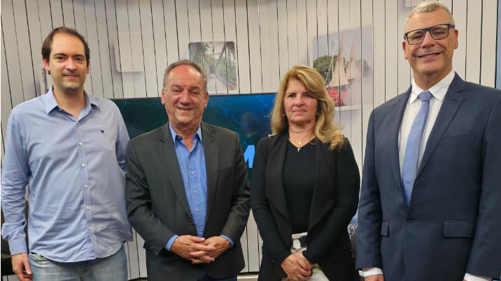O jornalista Gabriel Castro comandou o program com  Luiz Rossini, presidente da Câmara Municipal, Participaram três convidados: Marilda das Graças Martins, coordenadora departamental de Políticas para a Prevenção ao Uso de Drogas, e Guilherme Athayde Ribeiro Franco, promotor de Justiça e especialista em dependência química