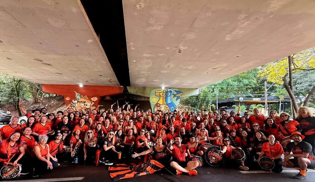 Mais de 200 ritmistas convidam o público para curtir o som da Bateria Campineira sob viaduto no Taquaral, neste domingo, 26 de julho