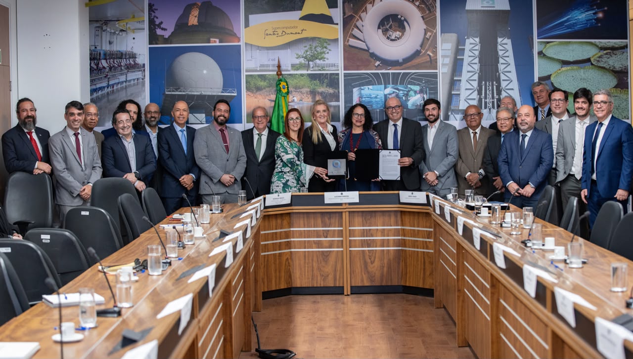 Autoridades e representantes de instituições de tecnologia de Campinas entregaram proposta em Brasília na última segunda-feira, 20