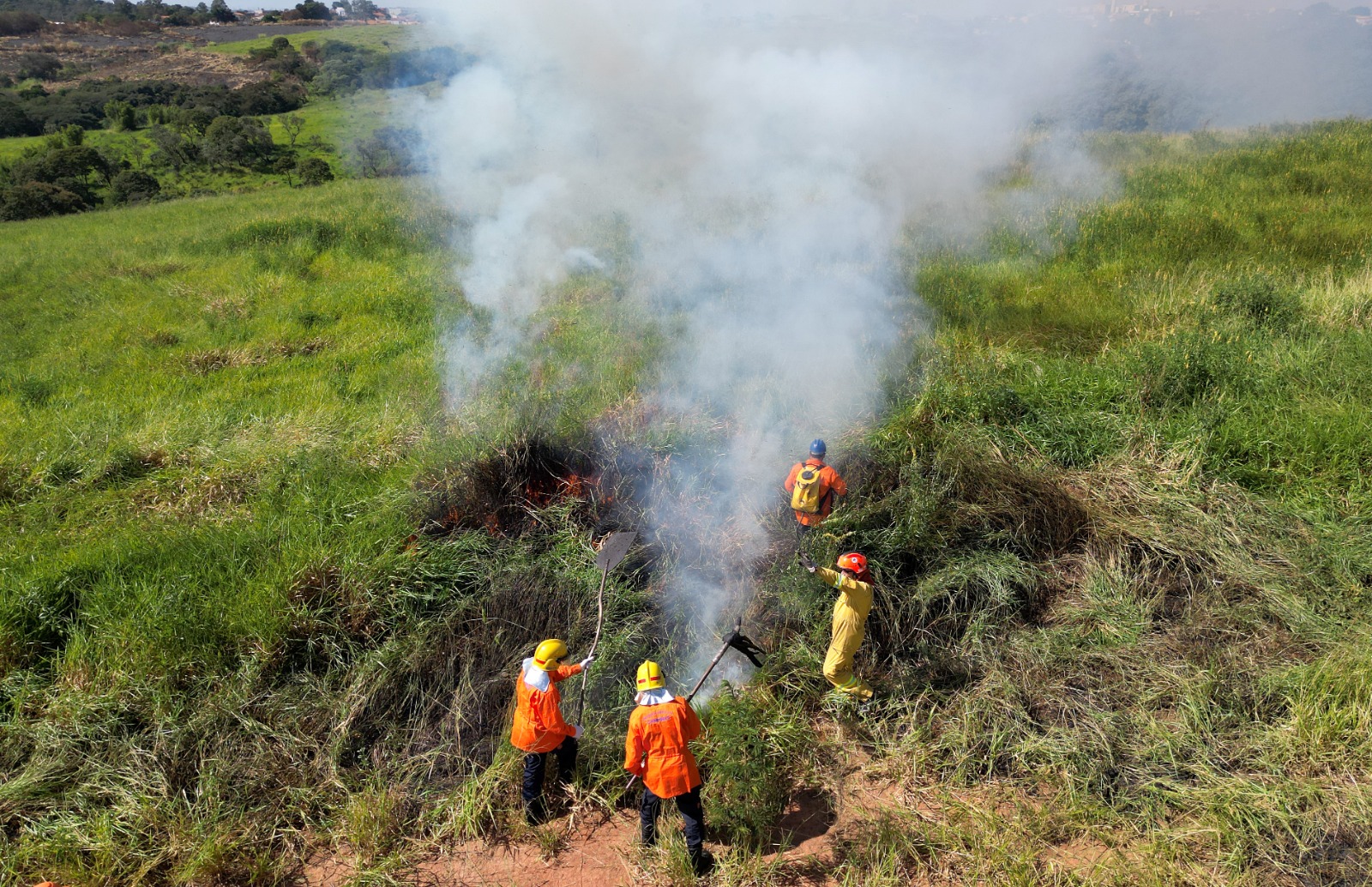 Além dos danos ambientais, as queimadas comprometem a qualidade do ar e agravam doenças respiratórias