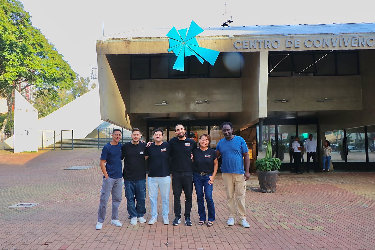 Equipe da Astro Ingressos, que vai operar a bilheteria física