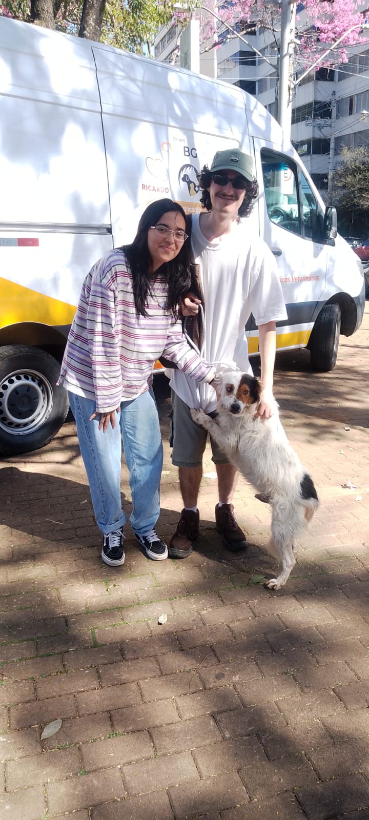 O encontro de Conan com a nova família aconteceu no dia 2 de agosto de 2026, durante a Feira de Adoção promovida pelo DPBEA no Centro de Convivência Cultural.