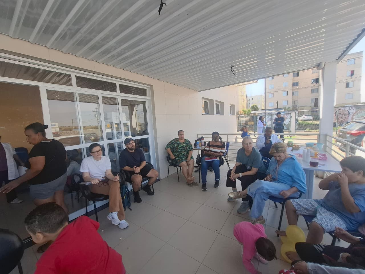 O encontro foi conduzido pelo médico de família Pablo Enrique Mendieta e por servidores da Prefeitura de Campinas, representantes da comunidade e os arquitetos responsáveis pelo projeto do futuro parquinho