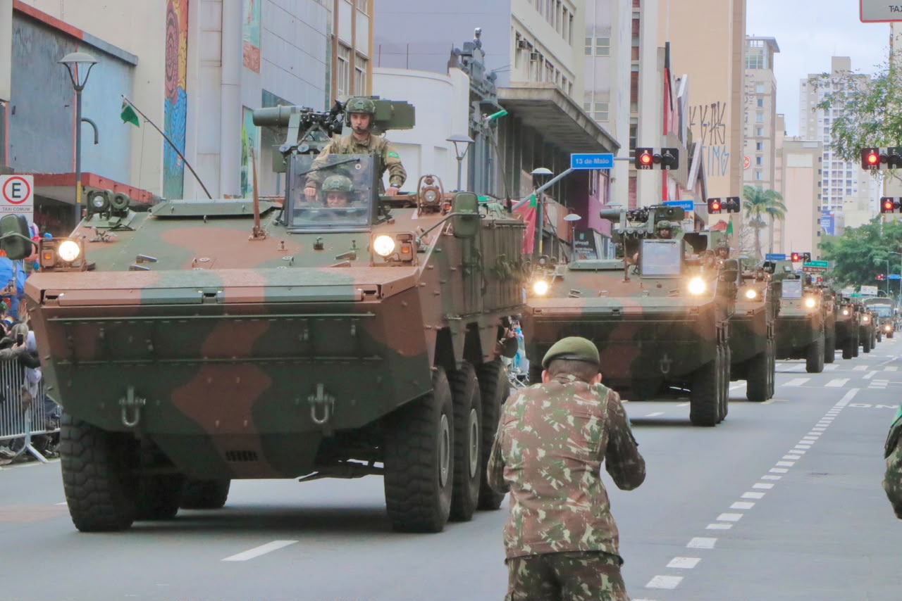 Desfile foi aberto pelo Exército; primeiro bloco destacou forças de segurança e instituições públicas