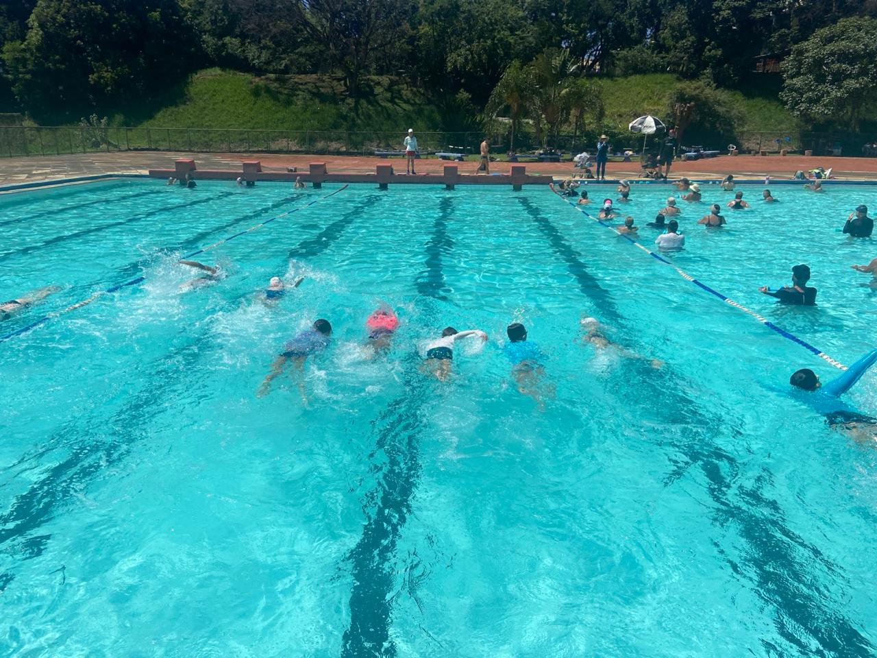 A Secretaria de Esporte e Lazer abrirá 245 vagas para aulas gratuitas de hidroginástica e natação, com inscrições a partir de 8h desta quarta-feira, 9 de setembro.