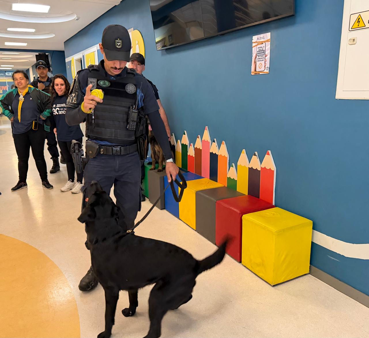 GM Gilmar Freire, o condutor do Black, conduziu o Show Dog, que teve demonstrações de adestramento, comandos e brincadeiras