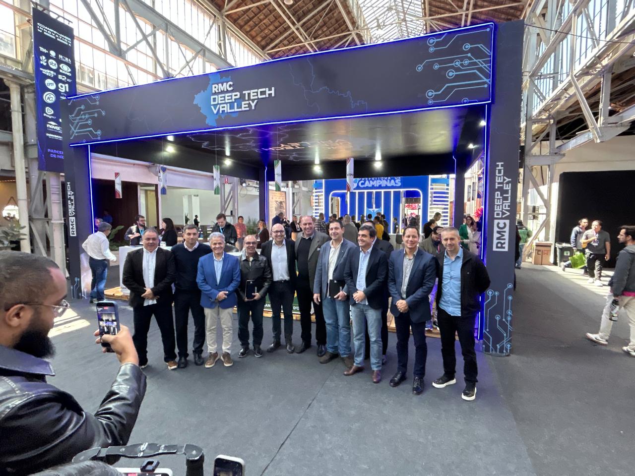 Dário Saadi com outros prefeitos da RMC no Campinas Innovation Week: união para atrair empresas de tecnologia