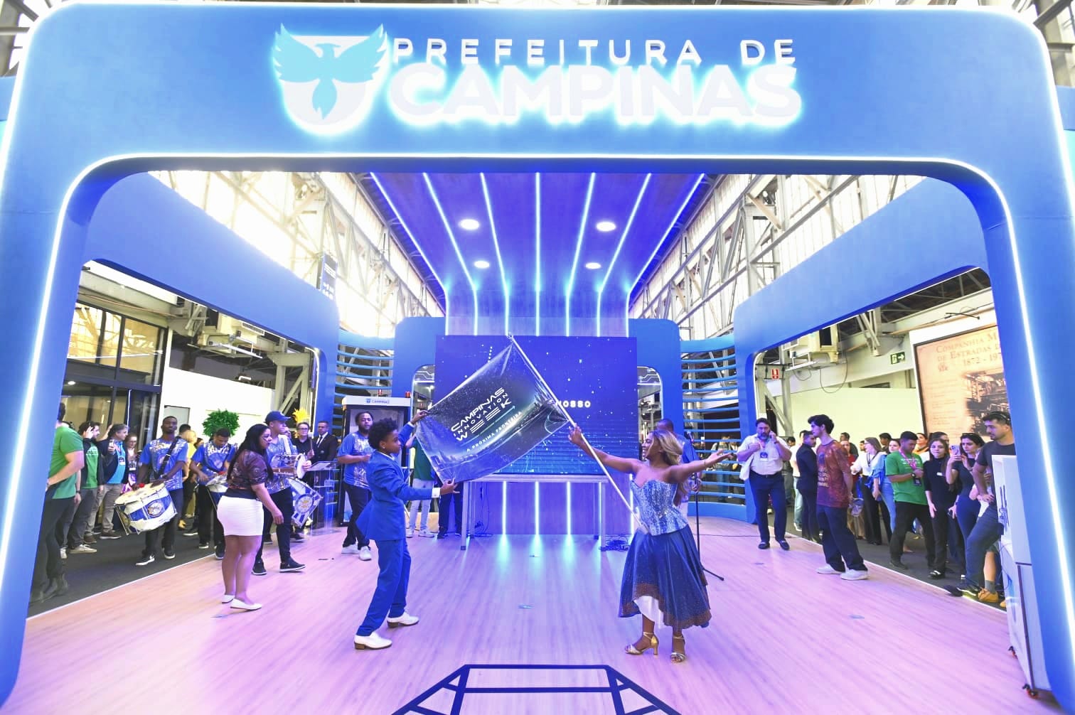 Desfile da Escola de Samba Acadêmicos do Tucuruvi marcou encerramento