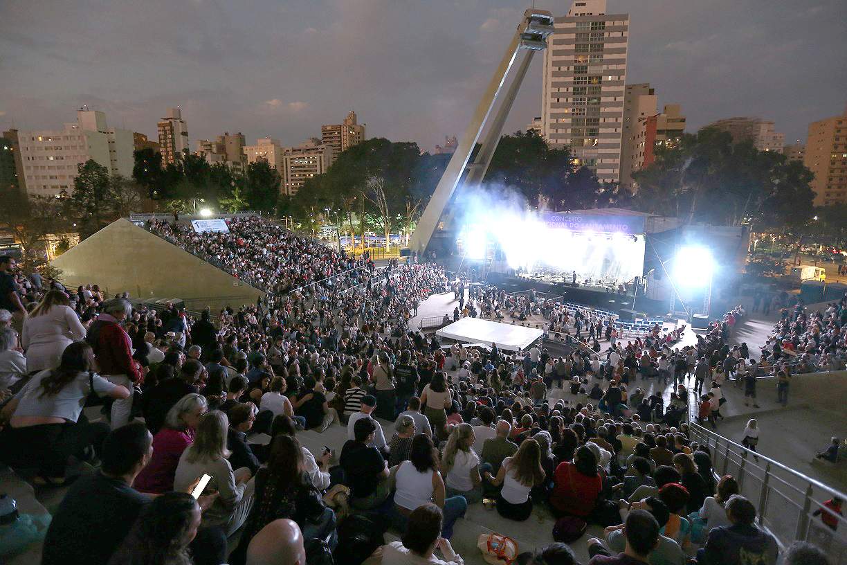 Milhares de pessoas lotaram o Teatro de Arena do Centro de Convivência