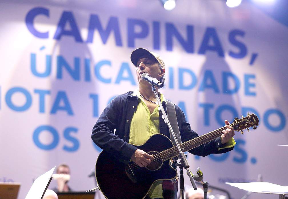 Artista trouxe repertório com sucessos consagrados