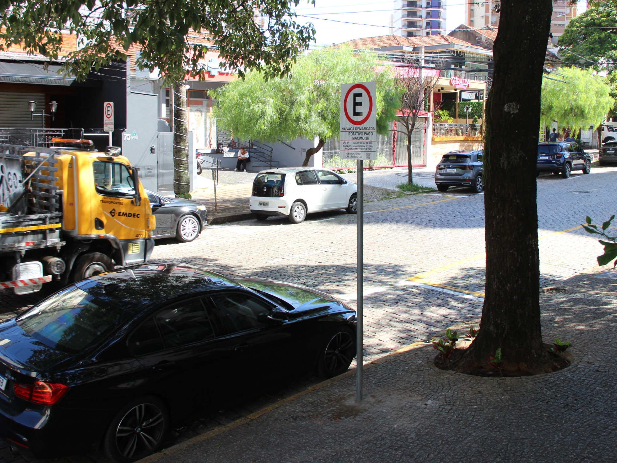 São 114 vagas distribuídas em toda a extensão da via