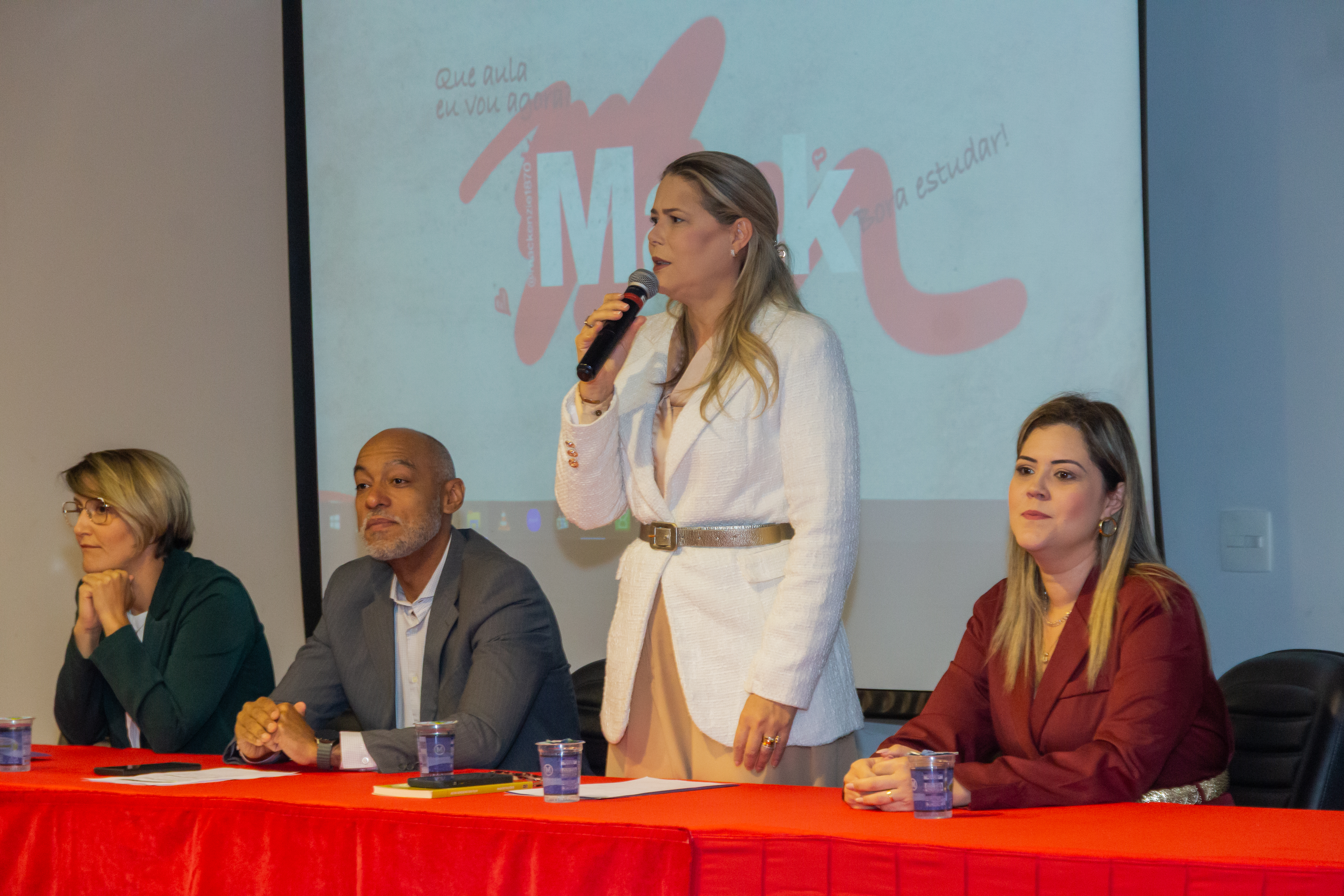 Secretária de Desenvolvimento e Assistência Social de Campinas, Vandecleya Moro, discursa durante abertura