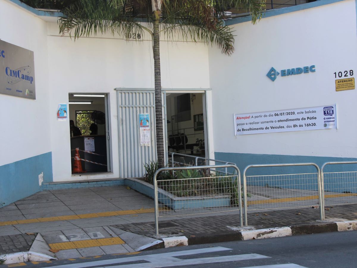 Pátio Municipal de Recolhimento e Guarda de Veículos: na Emdec