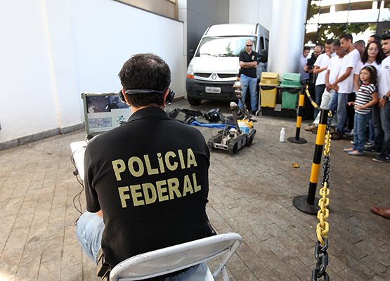 Equipamento para enfrentar ameaças com bombas foi demonstrando ao público