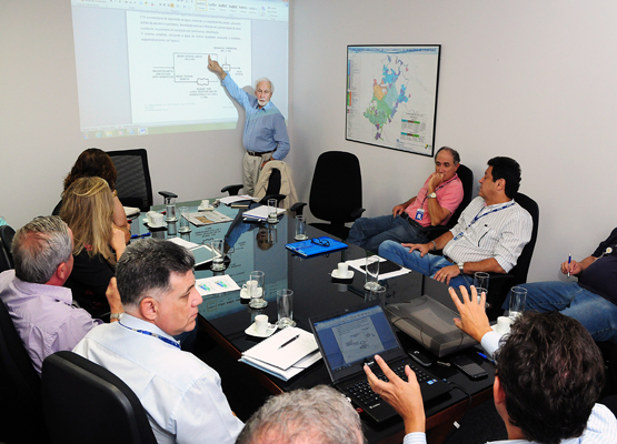 Professor da USP mostra dados da água de reúso